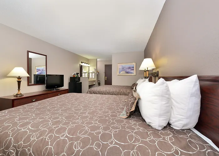 Kelly 13th Avenue 2* Fargo