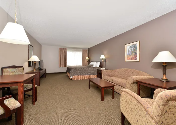 Kelly 13th Avenue Hotel 2*