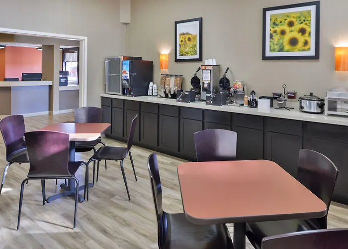 Hotel Kelly 13th Avenue 2*